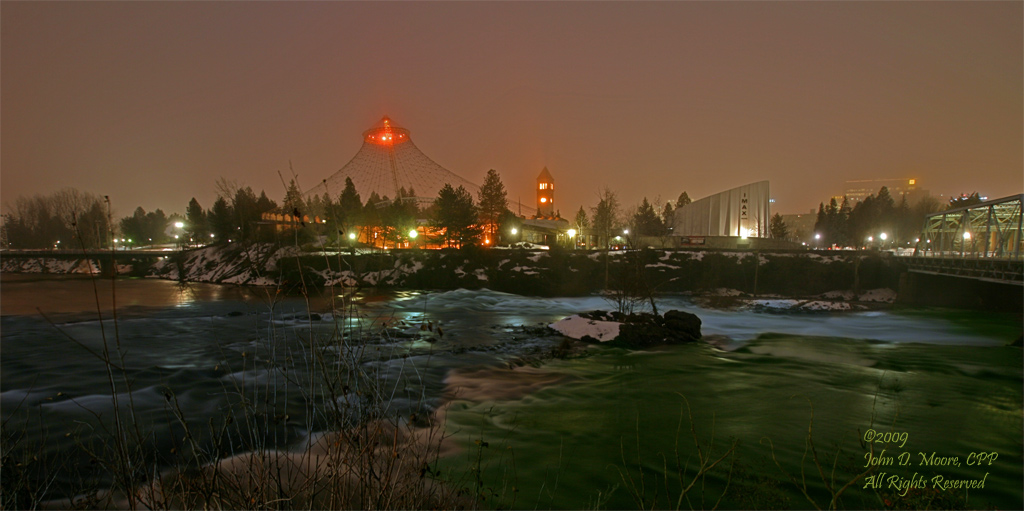 As the fog arrives in Riverfront Park, in another ten minutes this view was completely obscured.